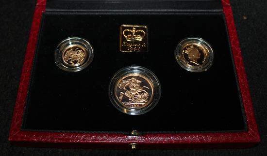 1990 United Kingdom Gold Proof Sovereign Three-Coin Set, no. 0137
